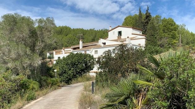 Foto 1 de Casa rural en venda a calle De Can Camps de 10 habitacions amb terrassa i jardí