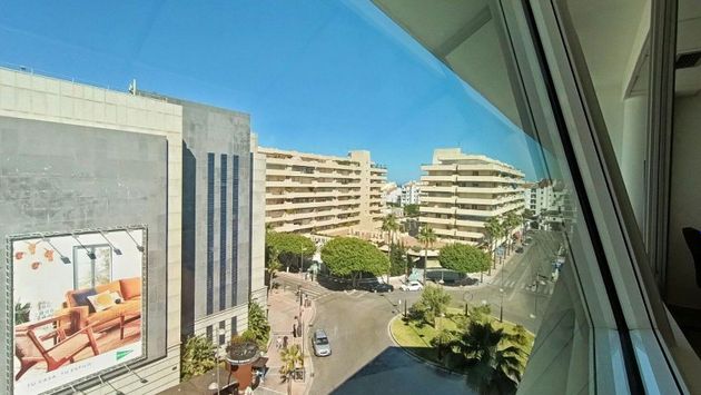 Foto 1 de Venta de oficina en Puerto Banús con aire acondicionado