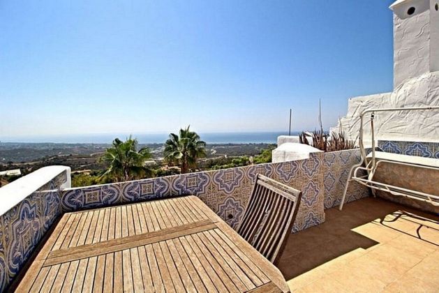 Foto 1 de Casa en venta en Los Monteros - Bahía de Marbella de 3 habitaciones con piscina y jardín
