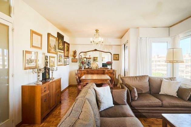 Foto 2 de Pis en venda a paseo Del Comte D'ègara de 4 habitacions amb aire acondicionat i calefacció