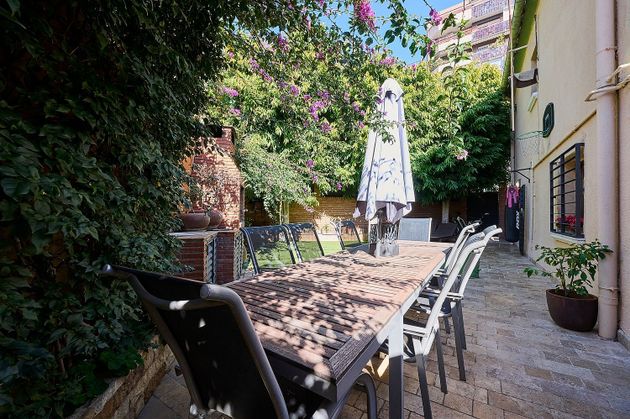 Foto 2 de Casa en venta en calle De Felip II de 3 habitaciones con terraza y jardín