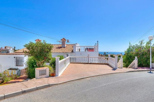 Foto 2 de Casa en venta en El Faro de Calaburra - Chaparral de 3 habitaciones con terraza y jardín