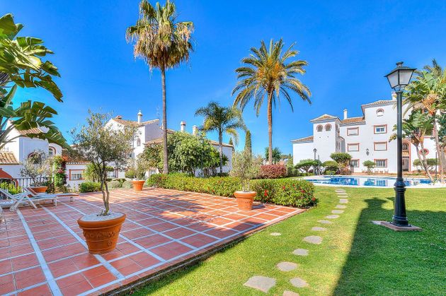 Foto 2 de Venta de ático en Cabo Pino - Reserva de Marbella de 2 habitaciones con terraza y piscina