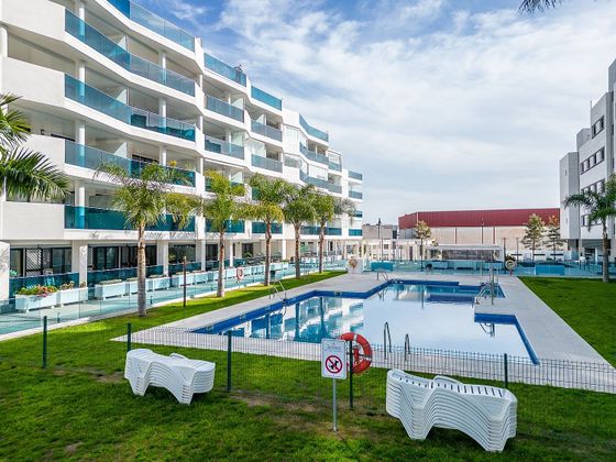 Foto 2 de Pis en venda a Las Lagunas de 3 habitacions amb terrassa i piscina
