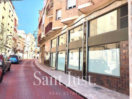Foto 2 de Dúplex en venda a calle Josep Anselm Clave de 4 habitacions amb terrassa i aire acondicionat