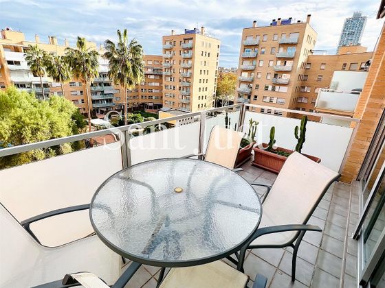 Foto 1 de Ático en venta en calle De Ramon Trias Fargas de 4 habitaciones con terraza y piscina