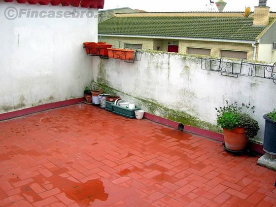 Foto 2 de Chalet en venta en Bárboles de 4 habitaciones con terraza y aire acondicionado