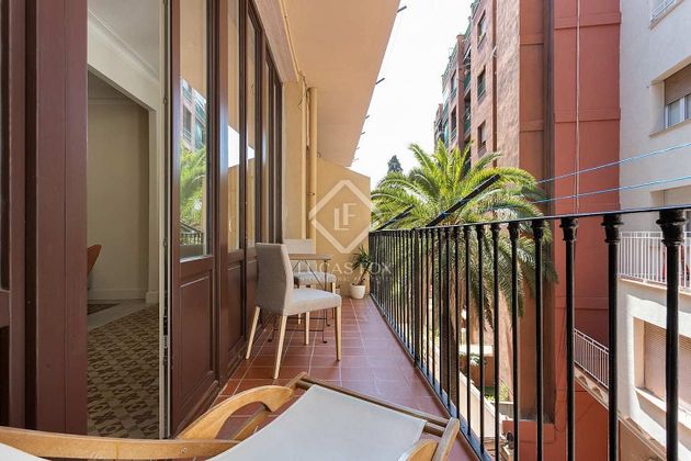 Foto 1 de Pis en venda a Vila de Gràcia de 2 habitacions amb terrassa i balcó