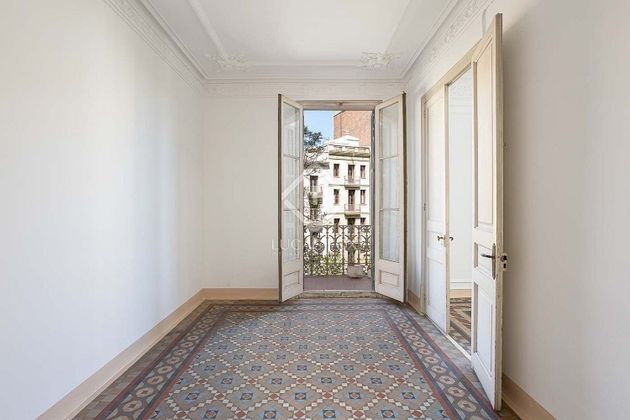 Foto 2 de Venta de piso en Vila de Gràcia de 7 habitaciones con balcón y ascensor
