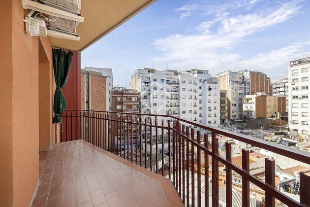 Foto 2 de Venta de piso en La Sagrada Família de 4 habitaciones con terraza y balcón