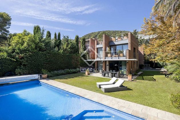 Foto 2 de Casa adossada en venda a Pedralbes de 5 habitacions amb terrassa i piscina