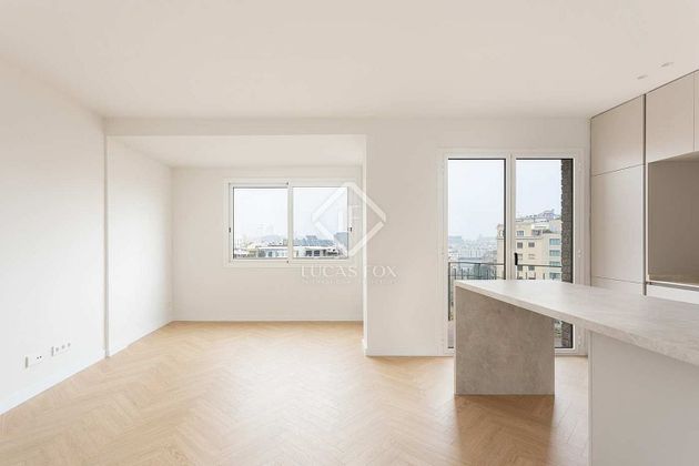 Foto 2 de Venta de piso en El Poble Sec - Parc de Montjuïc de 2 habitaciones con terraza y balcón