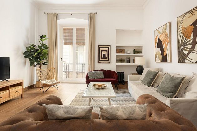 Foto 2 de Piso en venta en El Gòtic de 2 habitaciones con terraza y balcón