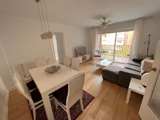 Foto 1 de Piso en alquiler en avenida De Cadiz de 3 habitaciones con terraza y muebles