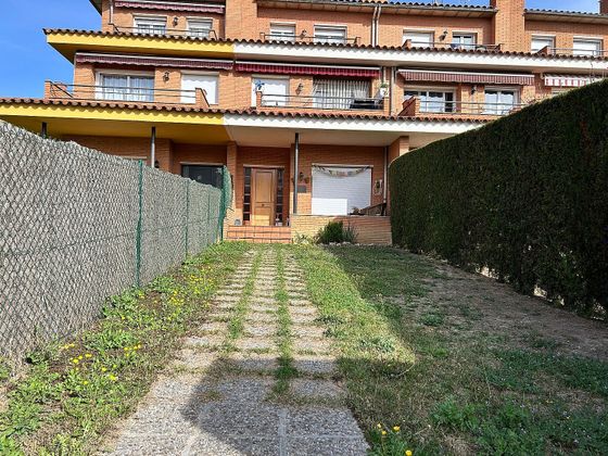 Foto 1 de Casa adossada en venda a Sant Vicenç de Torelló de 4 habitacions amb terrassa i jardí