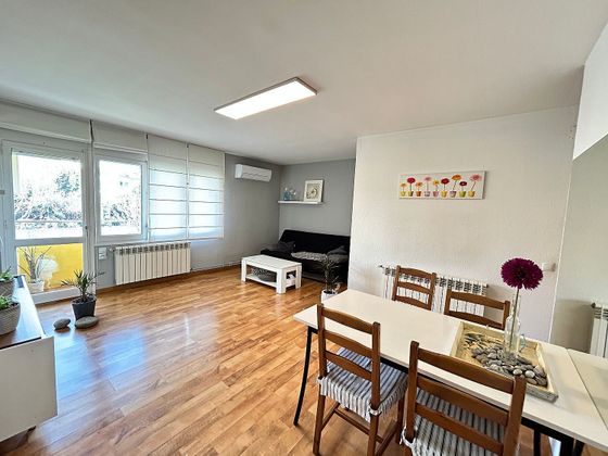 Foto 2 de Venta de piso en Torelló de 3 habitaciones con terraza y aire acondicionado