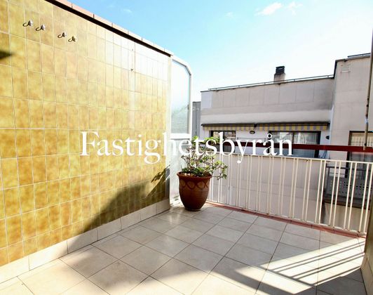 Foto 2 de Àtic en venda a Sants-Badal de 4 habitacions amb terrassa i balcó