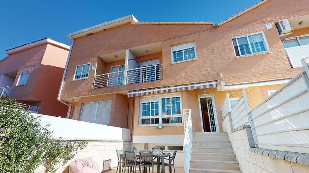 Foto 1 de Casa en venta en María de Huerva de 3 habitaciones con terraza y piscina