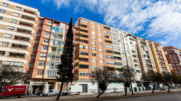 Foto 1 de Piso en venta en avenida De Navarra de 4 habitaciones con terraza y balcón