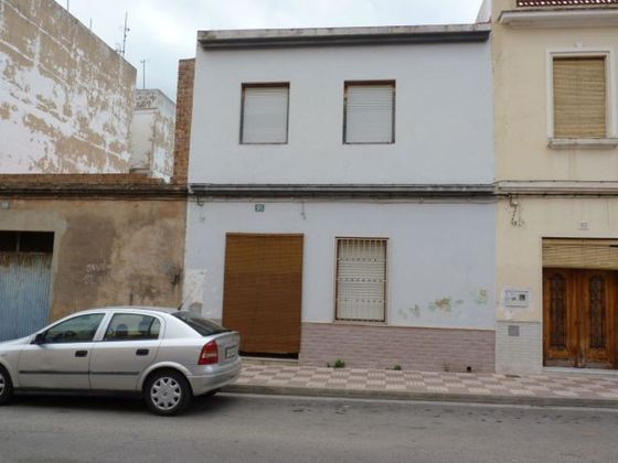 Foto 1 de Casa adosada en venta en calle San Josep de 7 habitaciones con terraza y jardín