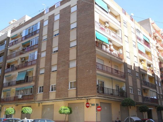 Foto 1 de Piso en venta en calle Pizarro de 4 habitaciones con balcón y aire acondicionado