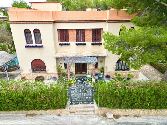 Foto 2 de Xalet en venda a calle Perez Galdos de 10 habitacions amb terrassa i piscina