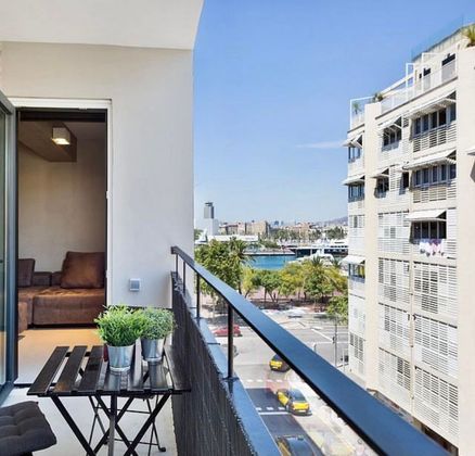 Foto 2 de Venta de piso en La Barceloneta de 2 habitaciones con terraza y aire acondicionado