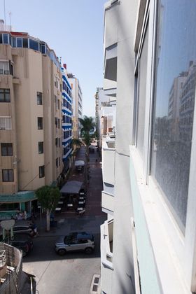 Foto 1 de Pis en venda a calle La Naval de 1 habitació i 40 m²