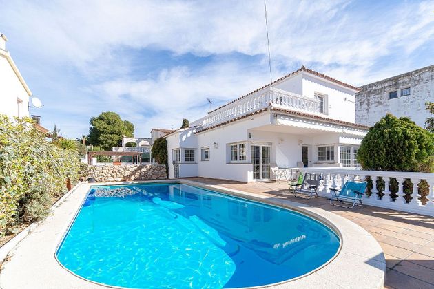 Foto 1 de Chalet en venta en calle Sant Mori de 4 habitaciones con terraza y piscina