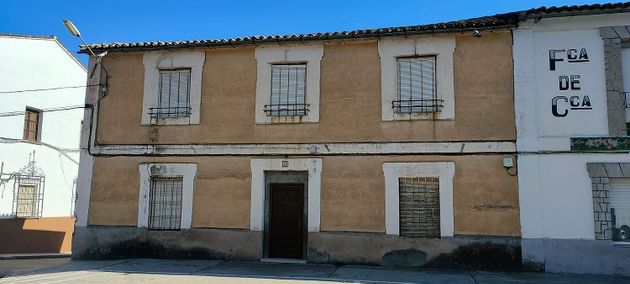 Foto 1 de Casa en venda a Puente del Arzobispo (El) de 6 habitacions amb jardí
