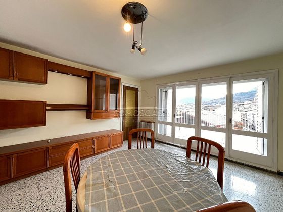 Foto 1 de Alquiler de ático en Berga de 3 habitaciones con terraza y muebles