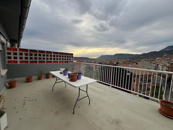 Foto 2 de Alquiler de ático en Berga de 3 habitaciones con terraza y muebles