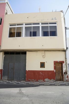 Foto 2 de Edifici en venda a calle Roque Nublo de 346 m²