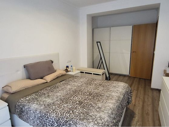 Foto 1 de Venta de piso en calle Del Dr Monserrat de 2 habitaciones con balcón y aire acondicionado
