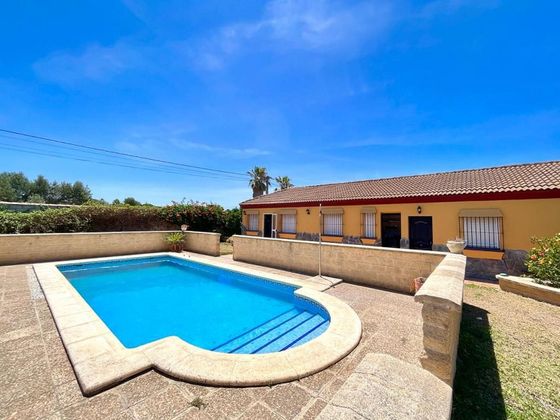 Foto 1 de Chalet en venta en Pinar de los Franceses - Marquesado de 5 habitaciones con terraza y piscina