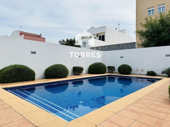 Foto 2 de Piso en venta en Ciutadella de 2 habitaciones con piscina y garaje