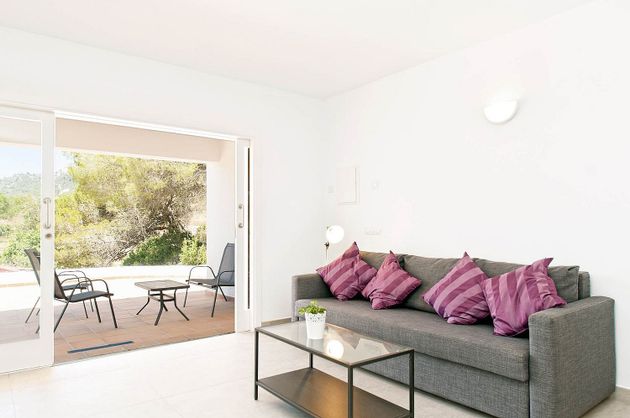 Foto 1 de Casa adossada en venda a Es Cubells de 2 habitacions amb terrassa i piscina