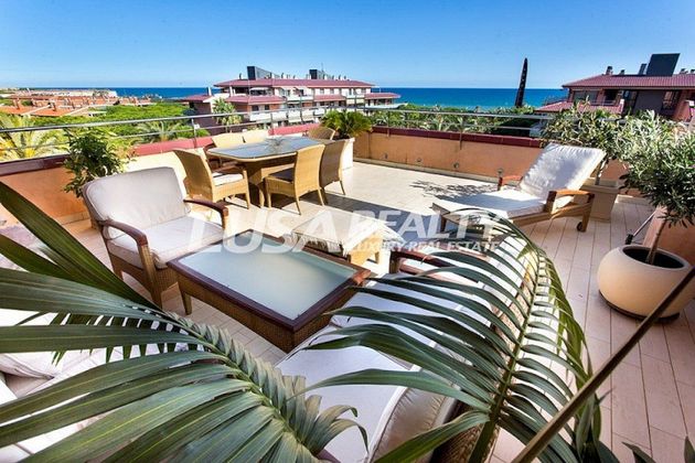 Foto 2 de Àtic en venda a Gavà Mar de 3 habitacions amb terrassa i piscina