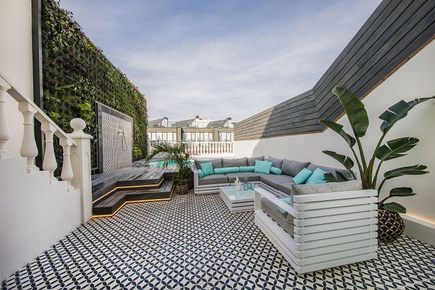 Foto 2 de Casa en venda a El Poble Sec - Parc de Montjuïc de 4 habitacions amb terrassa i piscina