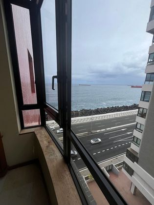 Foto 1 de Venta de piso en Triana de 4 habitaciones con garaje y ascensor