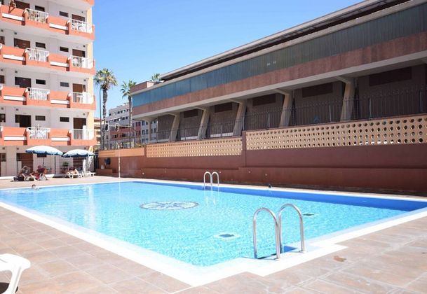 Foto 1 de Pis en lloguer a Playa Jardín de 1 habitació amb terrassa i piscina