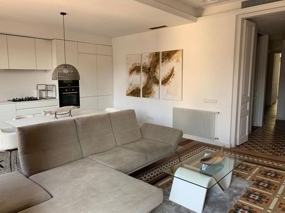 Foto 1 de Pis en lloguer a calle Gran Via de Les Corts Catalanes de 3 habitacions amb terrassa i mobles