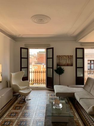 Foto 2 de Alquiler de piso en calle Gran Via de Les Corts Catalanes de 3 habitaciones con terraza y muebles