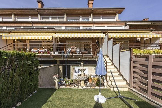 Foto 1 de Casa en venda a Centre - Castellar del Vallès de 5 habitacions amb terrassa i piscina