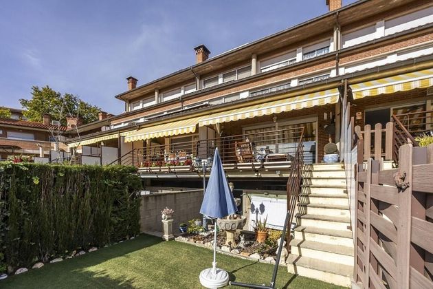 Foto 2 de Casa en venta en Centre - Castellar del Vallès de 5 habitaciones con terraza y piscina