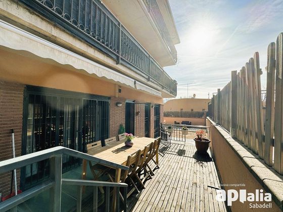 Foto 2 de Pis en venda a Santa Eulàlia de Ronçana de 4 habitacions amb terrassa i piscina