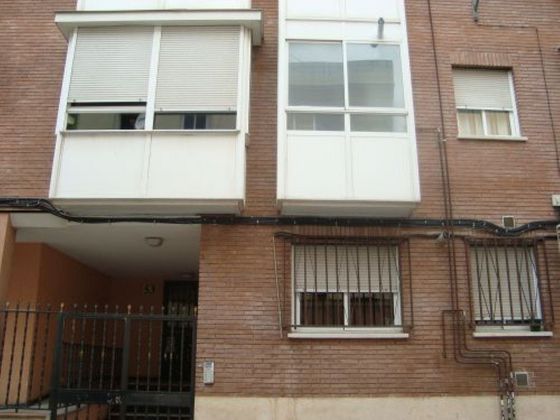 Foto 1 de Piso en venta en calle De Los Voluntarios Catalanes de 2 habitaciones con muebles y aire acondicionado