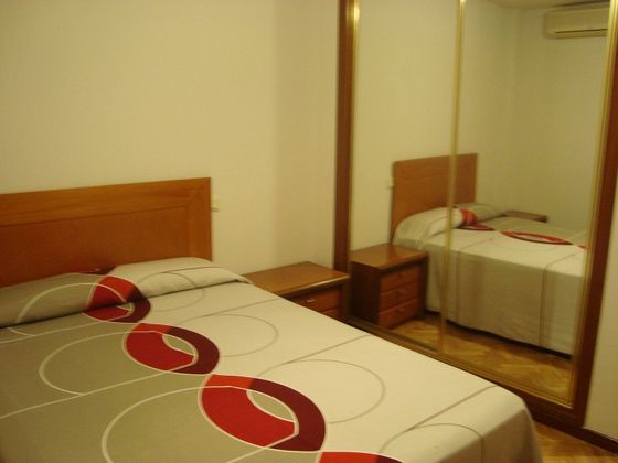 Foto 2 de Pis en venda a calle De Los Voluntarios Catalanes de 2 habitacions amb mobles i aire acondicionat