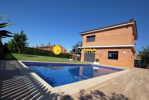 Foto 2 de Venta de casa en Cabrera de Mar de 5 habitaciones con piscina y aire acondicionado