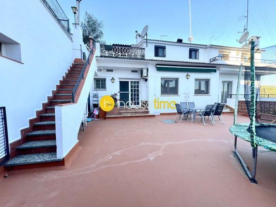 Foto 2 de Venta de casa en Argentona de 4 habitaciones con terraza y piscina